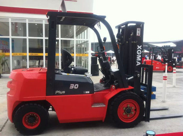 3 Stage Mast Diesel Engine Forklift 4 5m Lifting Height With Structural Painting